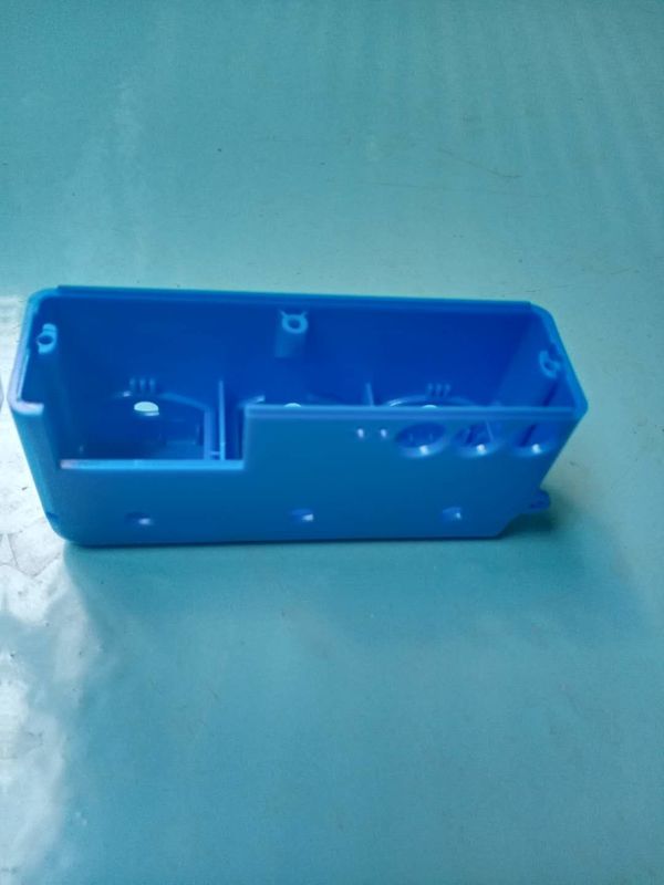 Plastik parçalar için yüksek hassasiyetli enjeksiyon kalıplama mavi renkli özel plastik takımlar